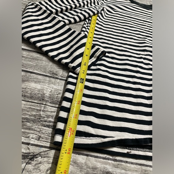 Adult Medium Vakate horizontal stripe black & white loose fit long sleeve - Picture 4 of 7